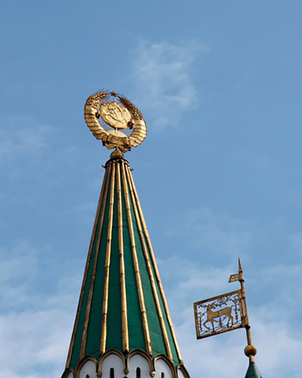 Шпиль здания Государственного банка, Нижний Новгород. 2022 год. Фотография: Дмитрий Ерохин / фотобанк «Лори»