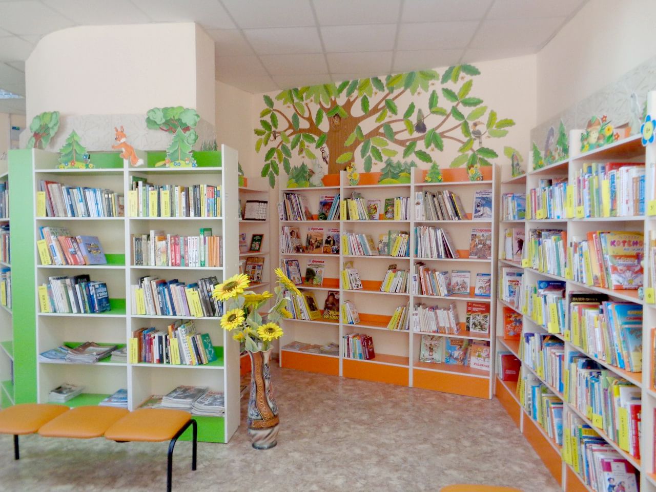 Библиотека альметьевск. Детская библиотека. Детские библиотеки. Дети в библиотеке. Библиотека в детском саду.