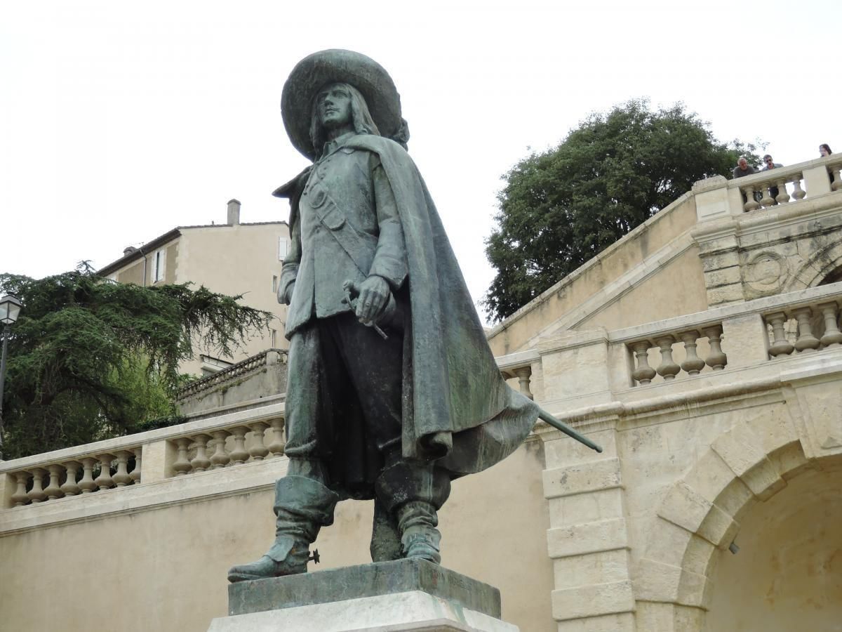Памятник д артаньяну в париже