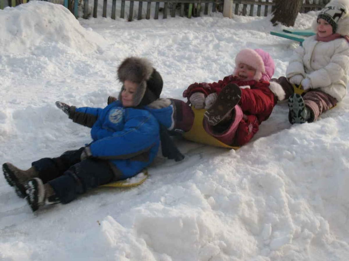 Зимние забавы для детей в детском саду на улице
