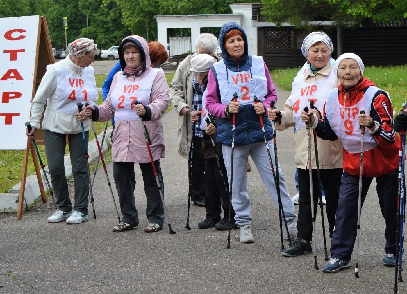 Культура старшее поколение. Скандинавская ходьба пенсионеры. Мероприятия для пожилых людей. Здоровый образ жизни пенсионеров. Пенсионеры спорт.