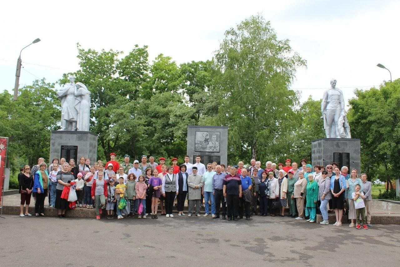 Погода в приютово белебеевский на 3 дня. Парк славы Приютово. Приютово митинг. Митинг 22 июня название мероприятия.