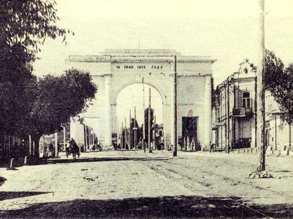 Херсонские ворота в Курске. Фотография: old.kurskcity.ru