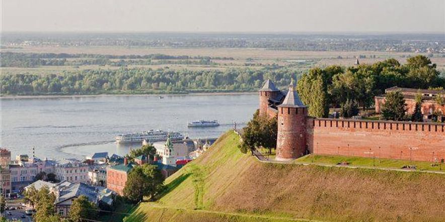 Халтурин нижний новгород. Нижегородский Кремль издалека. Раскопки в Нижегородском Кремле. Вид на Нижегородский Кремль со стрелки. Нижегородский Кремль фото.