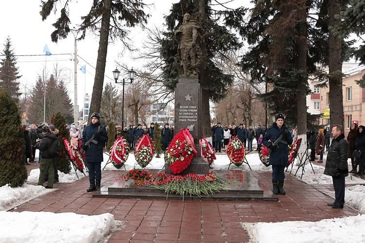 Городской округ солнечногорск. 12 Декабря освобождение Солнечногорска от фашистских захватчиков. Освобождение Солнечногорска 12 декабря 1941 года. Освобождение Солнечногорска 12 декабря. Памятник защитникам Отечества Солнечногорск.