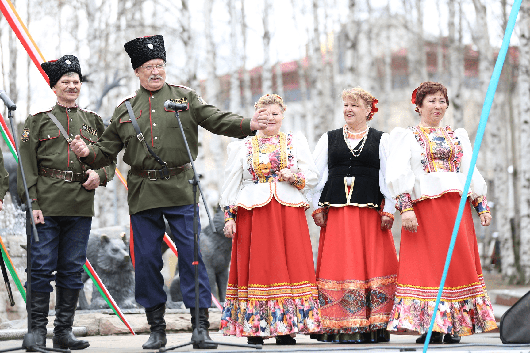 Творчество гражданского. Окружной дом народного творчества Ханты-Мансийск. Народный танец в гражданско патриотической тематике. Окружной дом народного творчества Ханты-Мансийск казаки.