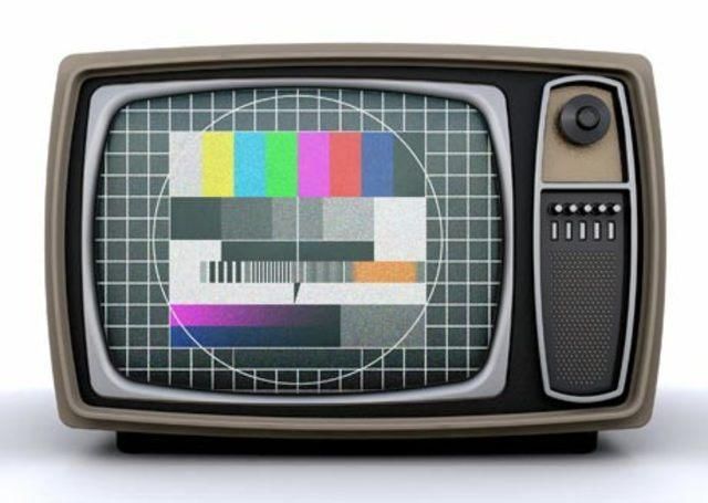 Телевизор 25 лет. Цветное Телевидение. Цветной телевизор. Советский цветной телевизор. Первый цветной телевизор.