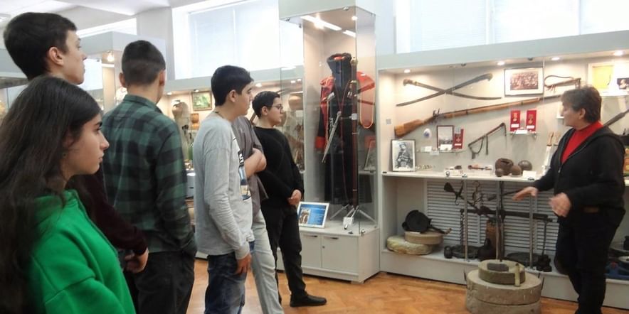 Основное изображение для события Экскурсия по залам Курганинского исторического музея