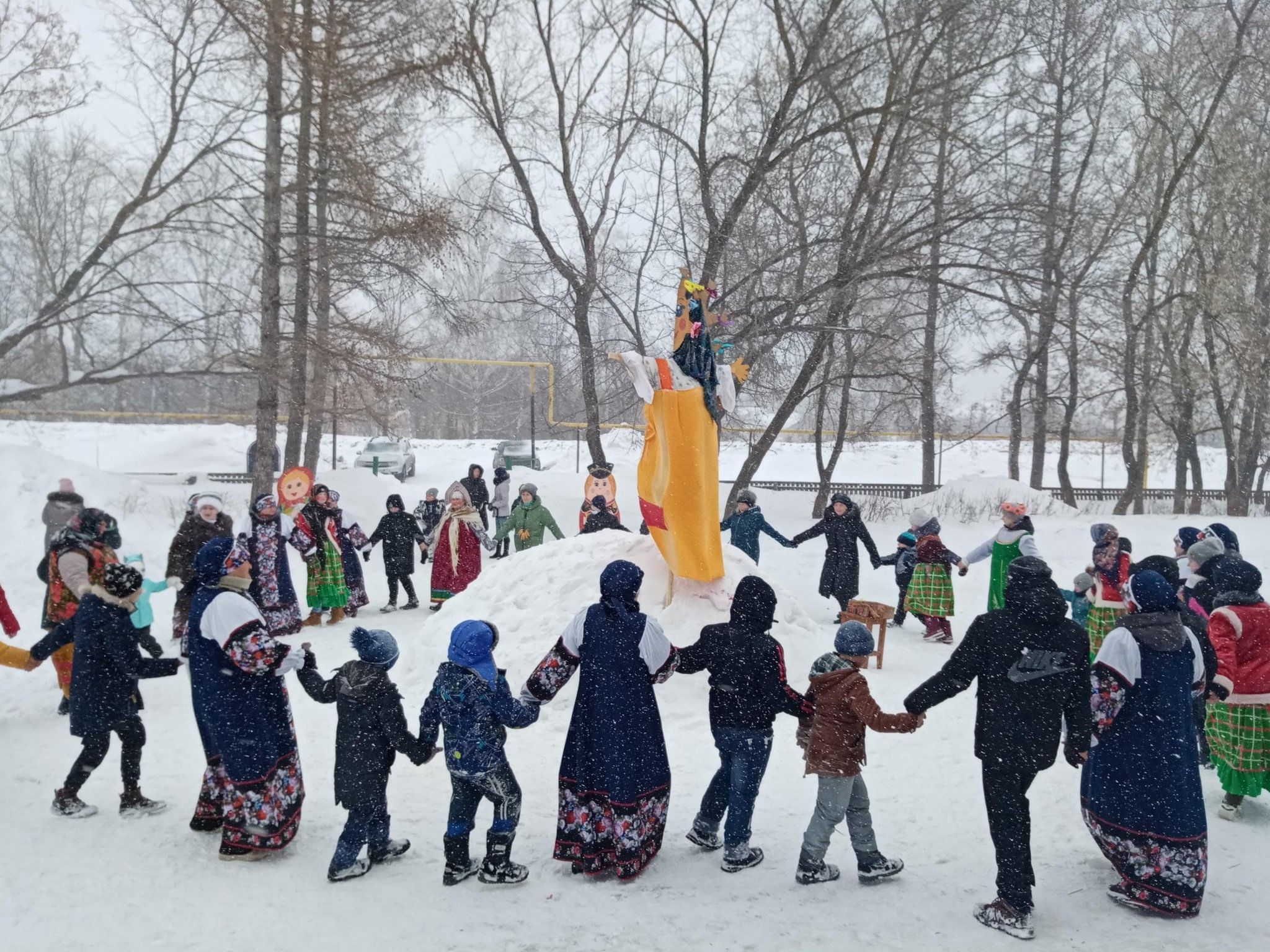 Программа масленицы в царицыно. Игровая программа на Масленицу на улице. Масленица во дворе школы. Программа на Масленицу Саров.