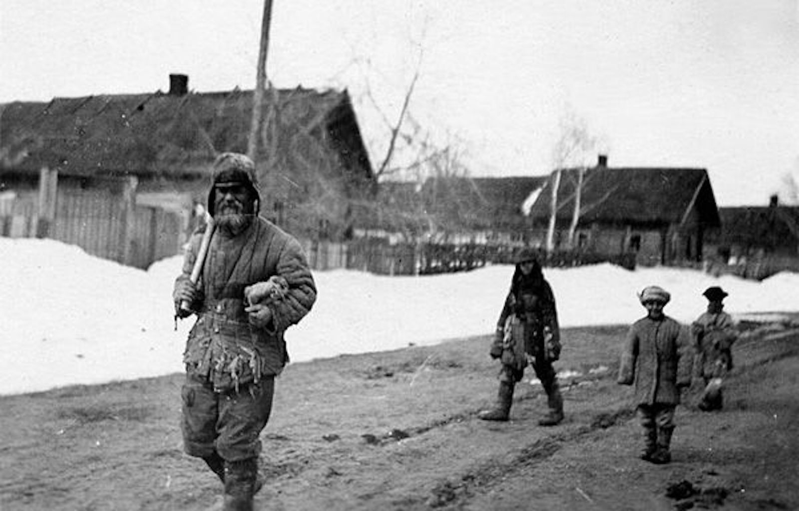 Выжить в оккупации. Советская деревня глазами немцев. 1941г.. Деревни в Германии 1941 1943. Оккупированная деревня 1941. 1941 Год Смоленская деревня оккупация.