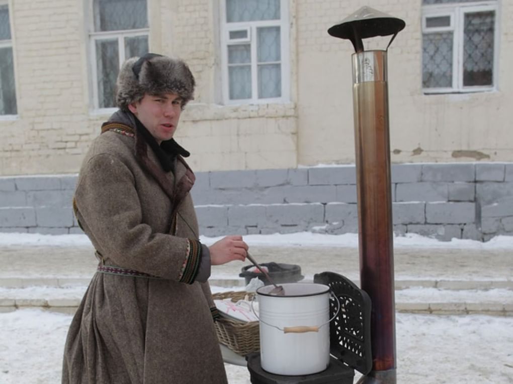 Приготовление сбитня, Коломна. Фотография: Д. Неумоин / фотобанк «Лори» 