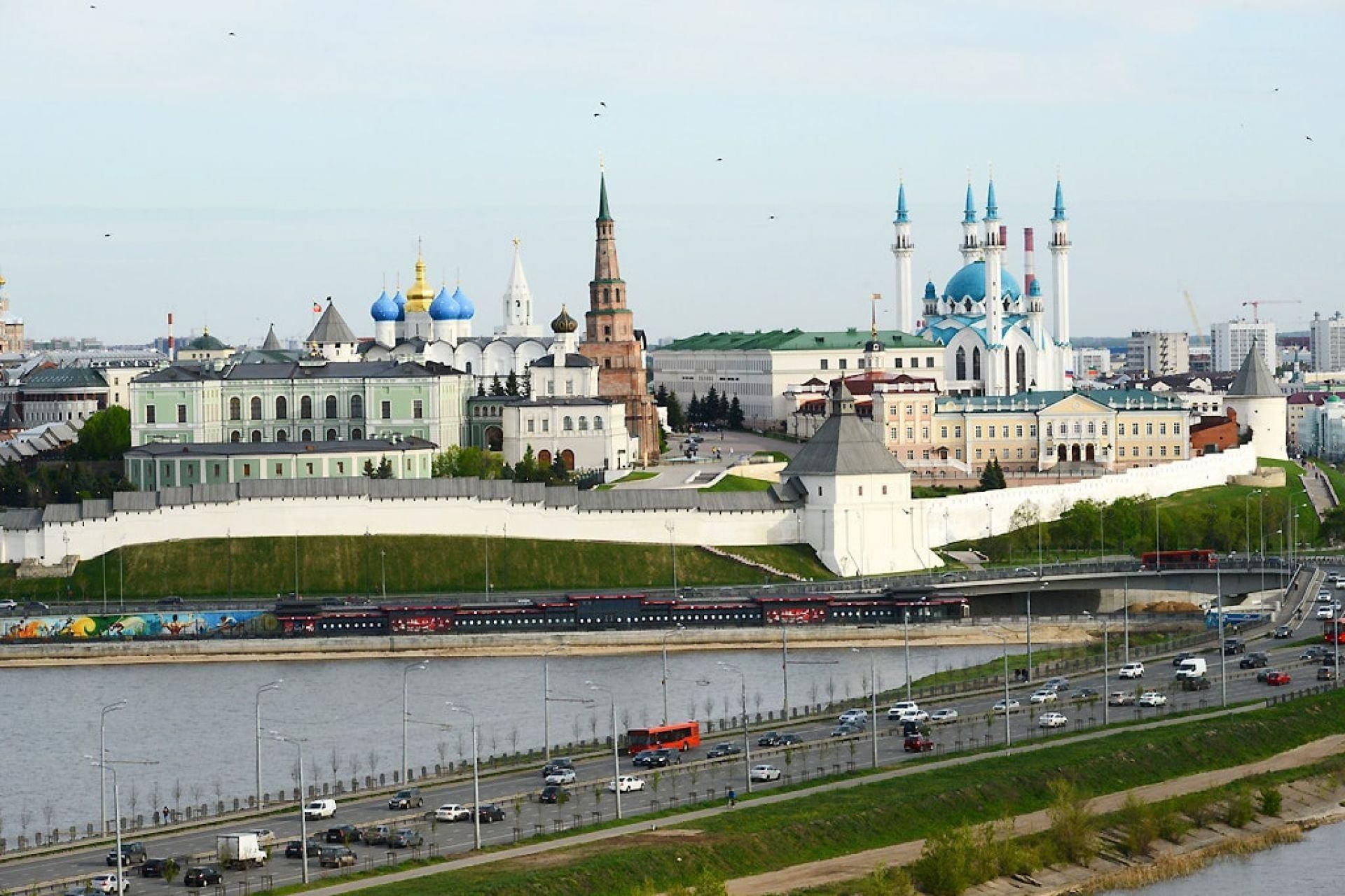 3 столица. Казанский Кремль Казань. Центр Казани Кремль. Казань столица Татарстана Кремль. Вид на Кремль Казань.