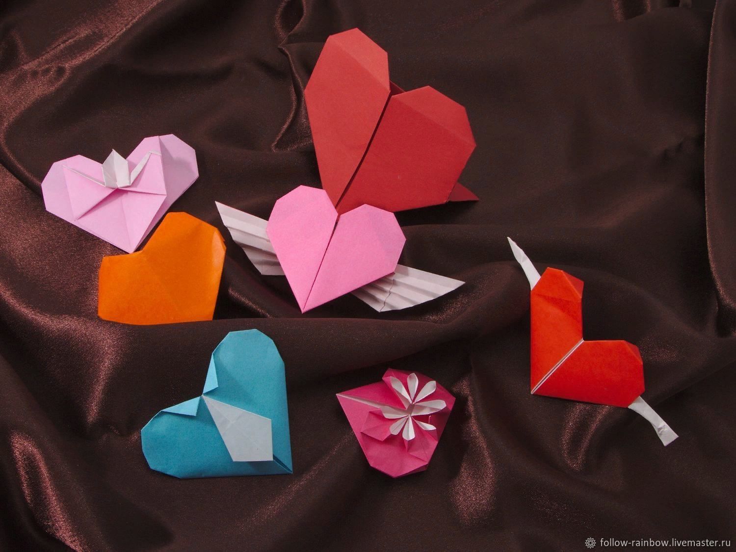 Сделать подарок оригами. Оригами подарок. Валентинка оригами. Оригами сердечко. Подарок из оригами.