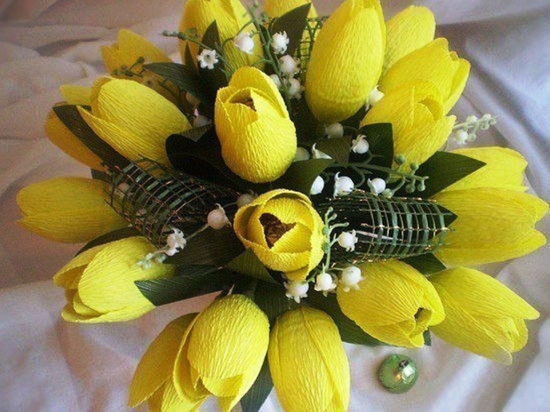 Желтые тюльпаны из гофрированной бумаги