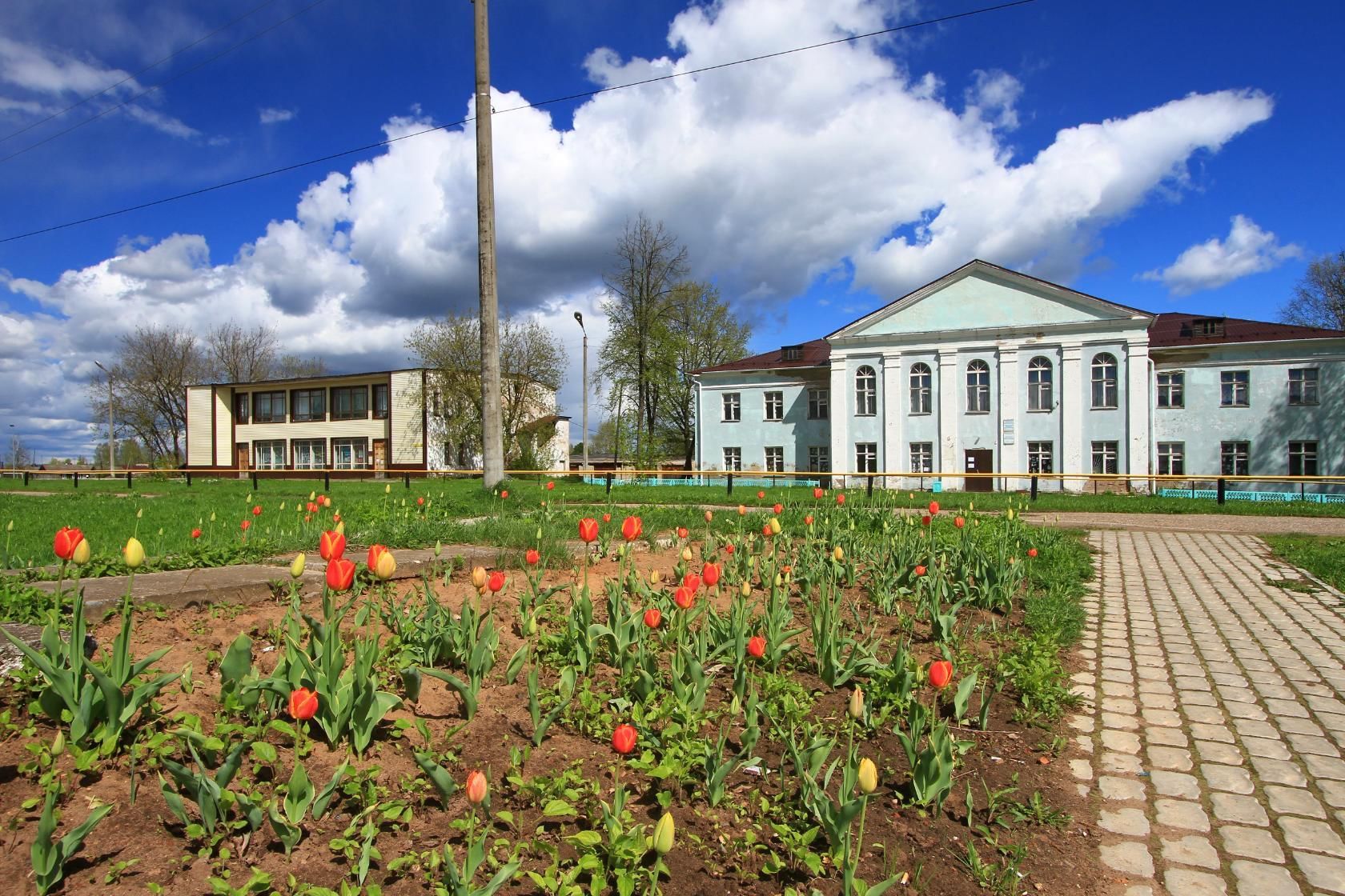 Погода ленинское шабалинский кировская область. Пгт Ленинское Кировская область Шабалинский район. П.Ленинское Шабалинского района Кировской области. Школа пгт Ленинское Шабалинского района Кировской области. Ленинское (Шабалинский район).