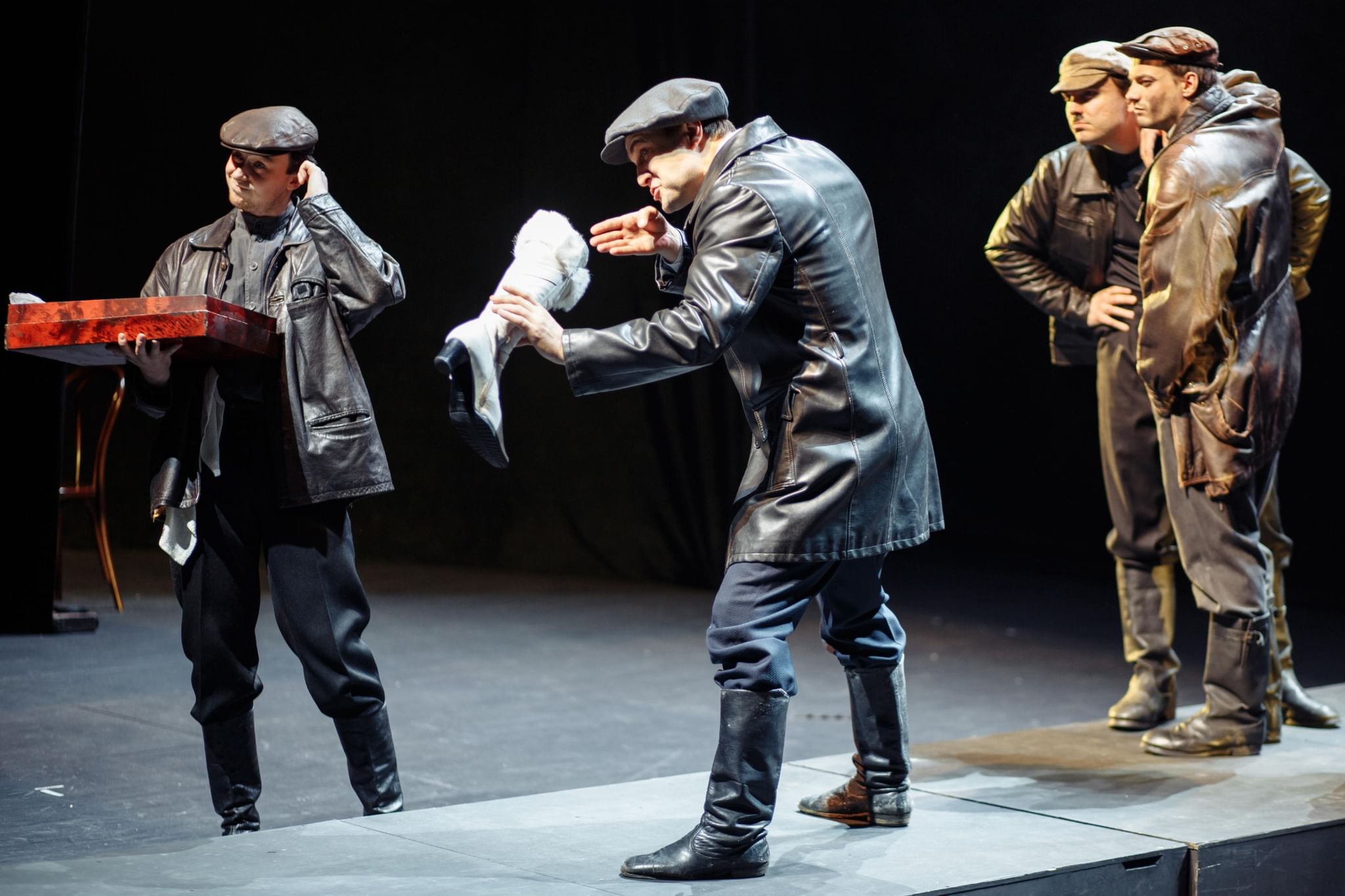 шомбай фест казань. истории современных выступлений театра бгадт в уфе. праздник был спектакль. гаврош театр. спектакль золото.