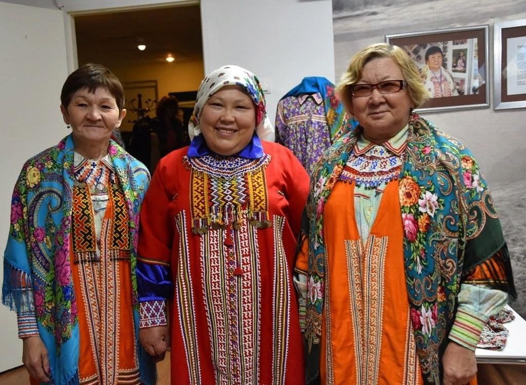 Народ западной сибири манси. Обские угры. Платок ханты манси. Народы югры. Культура обских угров.