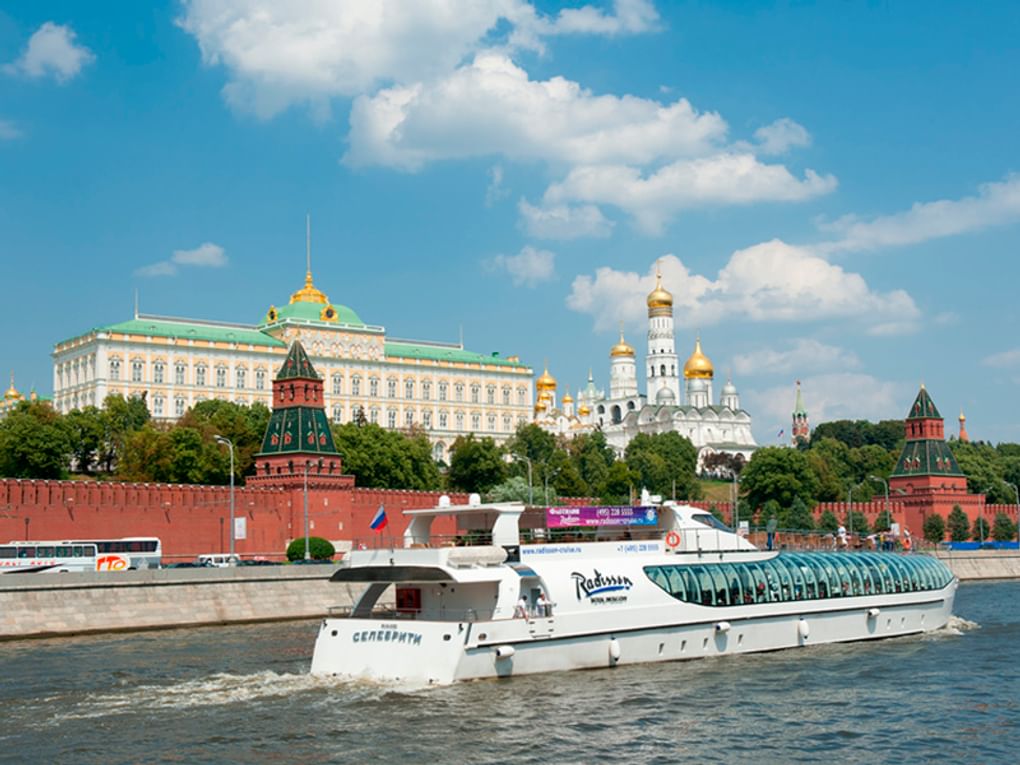 Кремлевская набережная. Москва, Москва. Фотография: E. O. / фотобанк «Лори»