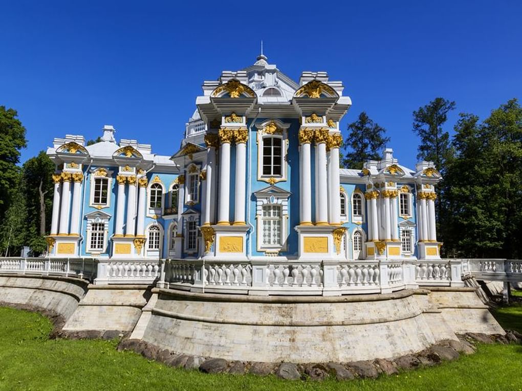 Павильон «Эрмитаж» в Екатерининском парке. Пушкин, Санкт-Петербург. Фотография: Наталья Волкова / фотобанк «Лори»