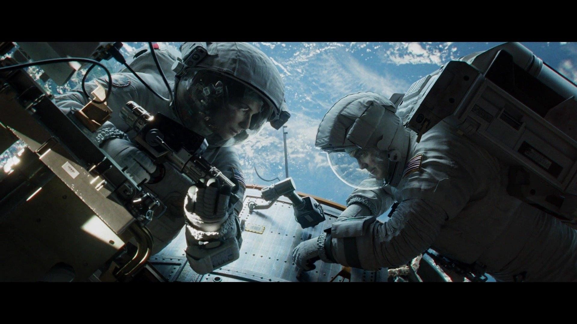 Gravity видео. Гравитация трейлер. Трейлер Невесомость.