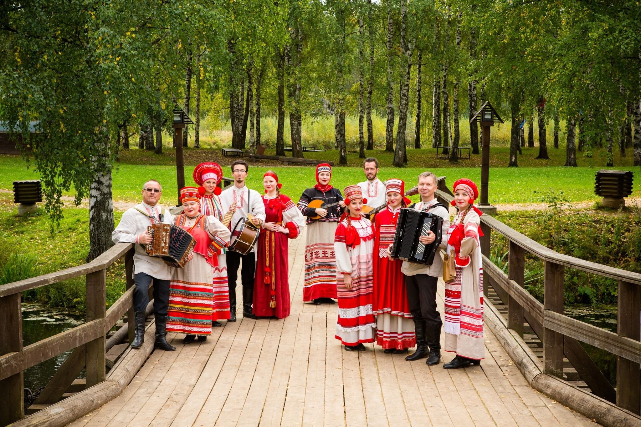 Кострома население. Ансамбль венец Кострома. Кострома традиции. Кострома фольклор. Народные обряды Костромского края.