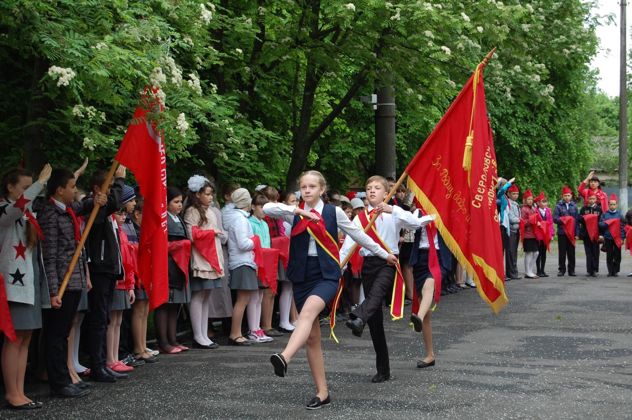 Фото на день пионерии в школе