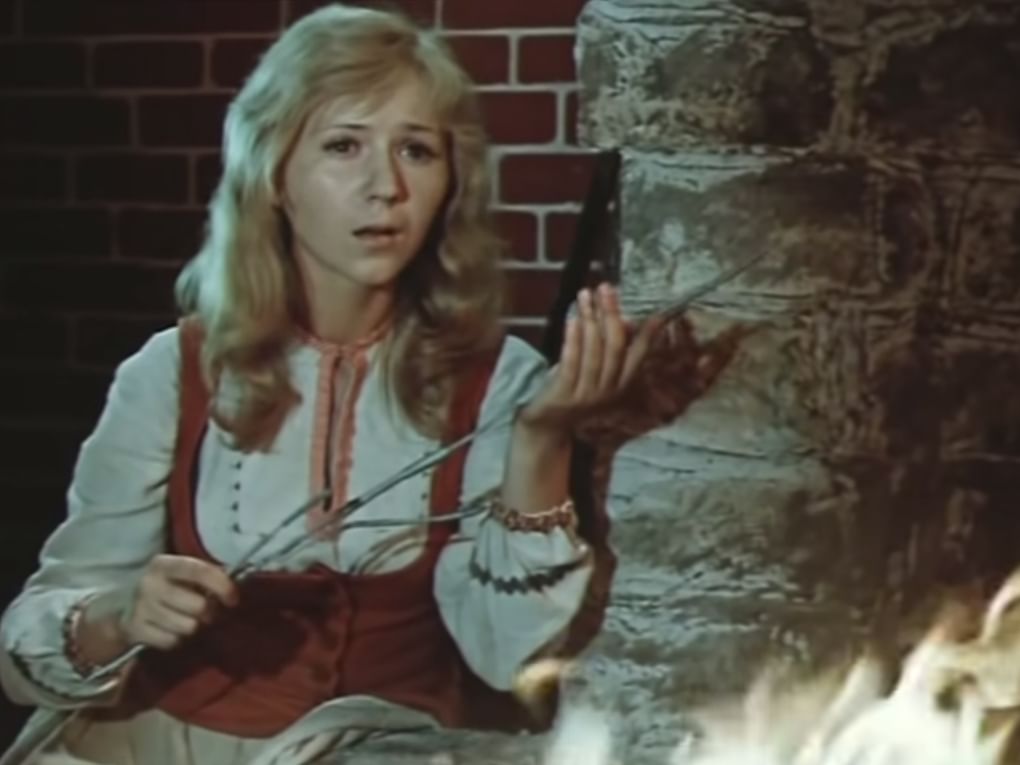 Наталья Попова в роли падчерицы в художественном фильме Анатолия Граника «Двенадцать месяцев» (1972)