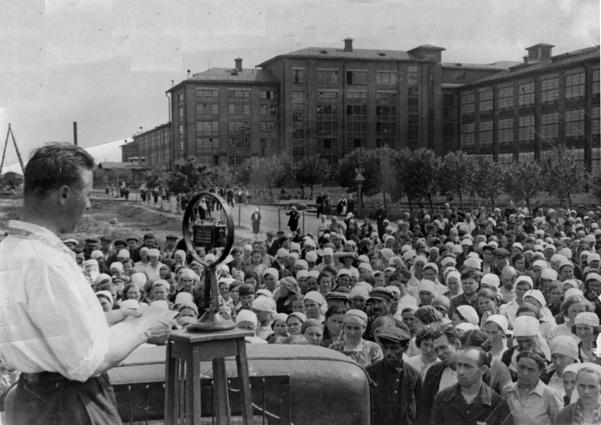 Первые дни после войны. Меланжевый комбинат города Иваново в годы войны. Меланжевый комбинат в годы войны 1941-1945. Иваново город в годы войны 1941-1945.