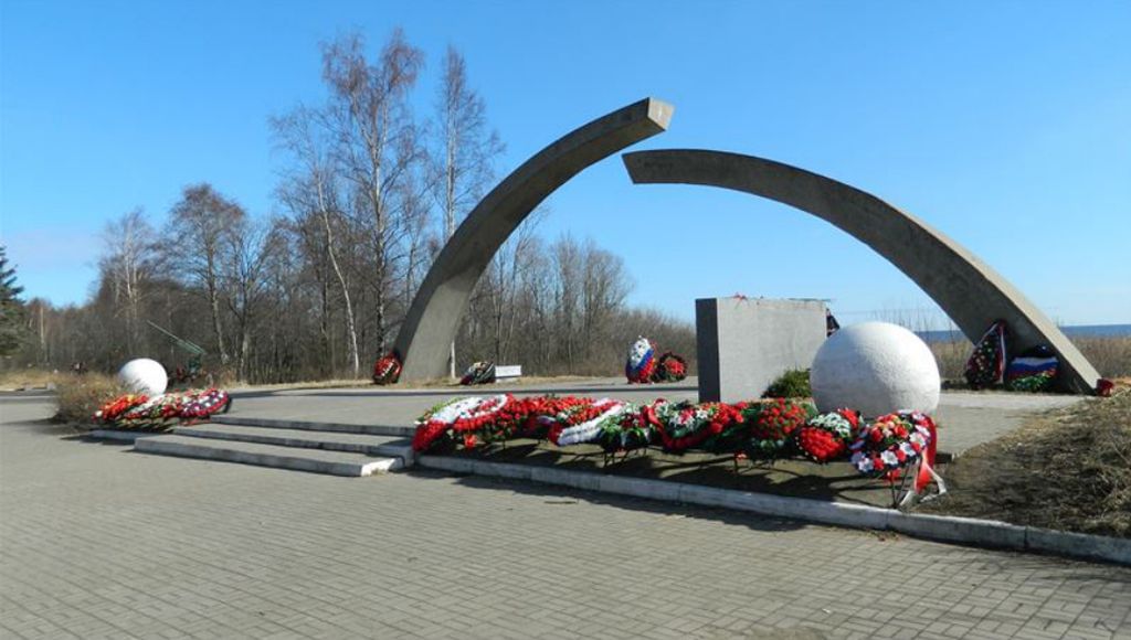 Памятник блокаде. Памятник Ленинградской блокаде. Памятник жертвам блокады Ленинграда. Мемориал блокады. Памятники посвященные снятию блокады Ленинграда.