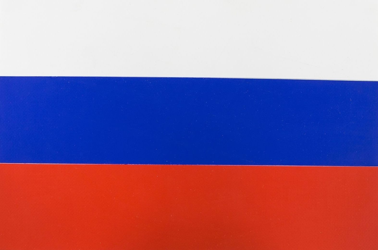Трехцветный российский флаг