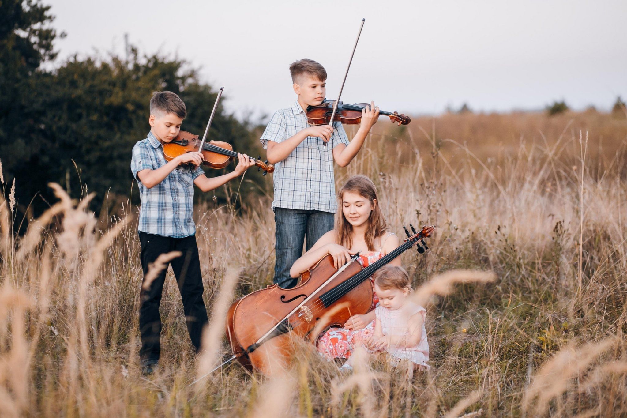 Семья скрипки. Музыкальная семья скрипачей. Скрипка для детей. Весенние события. Псевдомузыка.