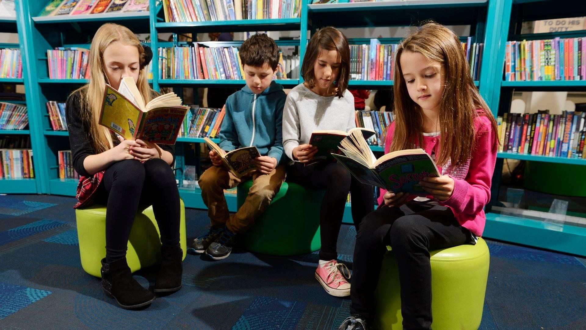 Have fun reading. Библиотека дети сидят на пуфиках. Kids book. Ere чтение. Reading ее.