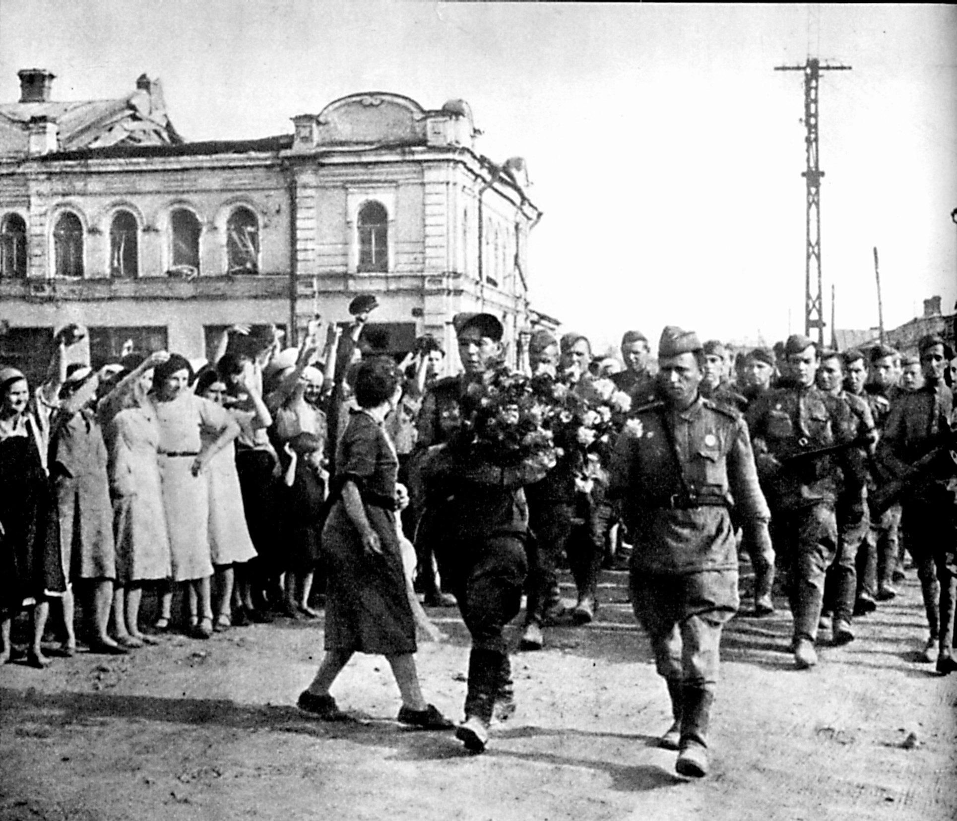 Войска освобождения. Освобождение города Орел август 1943. Освобождение города орла 5 августа 1943 года. Курская битва освобождение орла. Город Орел 1941-1943 годы освобождение.