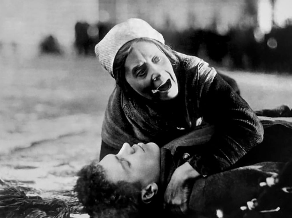 Кадр из художественного фильма Всеволода Пудовкина «Мать» (1926)