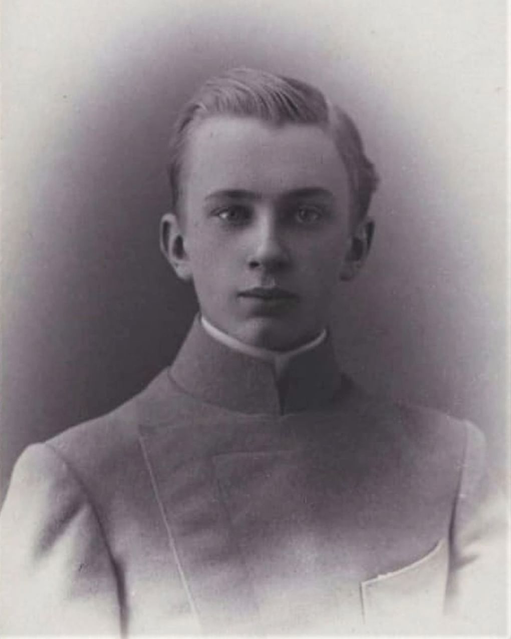 Иван Ильин после окончания гимназии. 1901