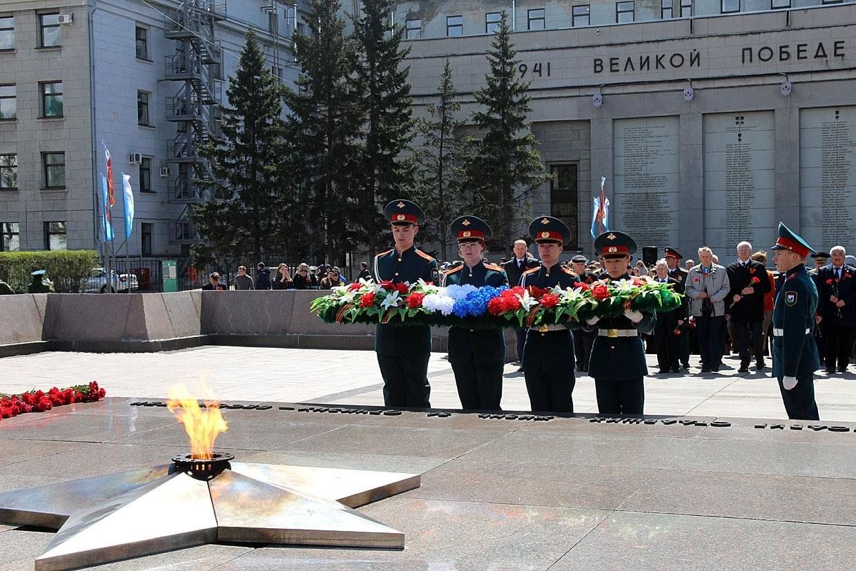 Памятник 9 май. Вечный огонь Иркутск. Мемориальный комплекс Иркутск. Мемориал Победы Иркутск. Мемориал вечный огонь славы Иркутск.