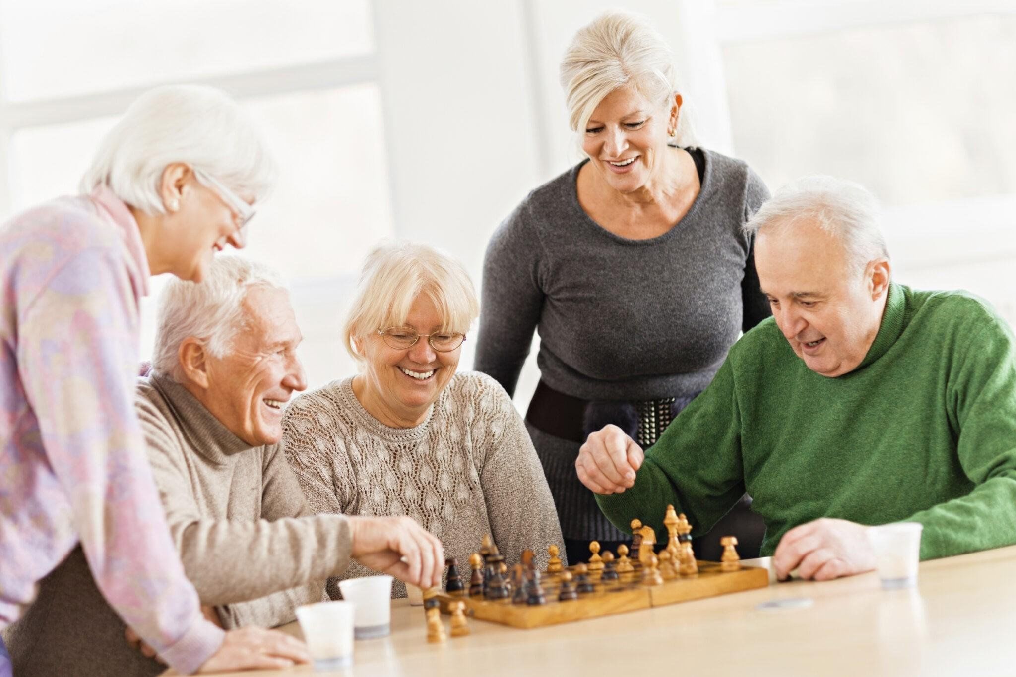 Социально активная семья. Пожилые люди. Хобби пенсионеров. Люди пожилого возраста. Хобби для пожилых.