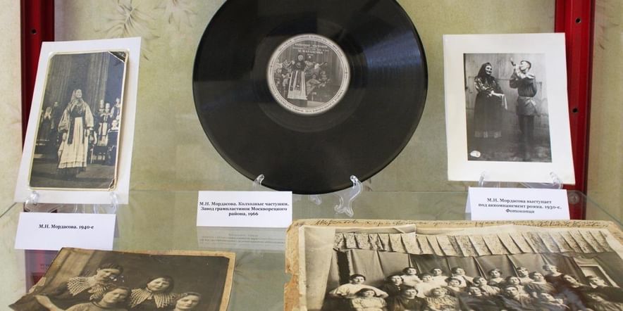 Основное изображение для события Экскурсия по выставке «Второй фронт: воронежская поэзия и музыка в годы войны»