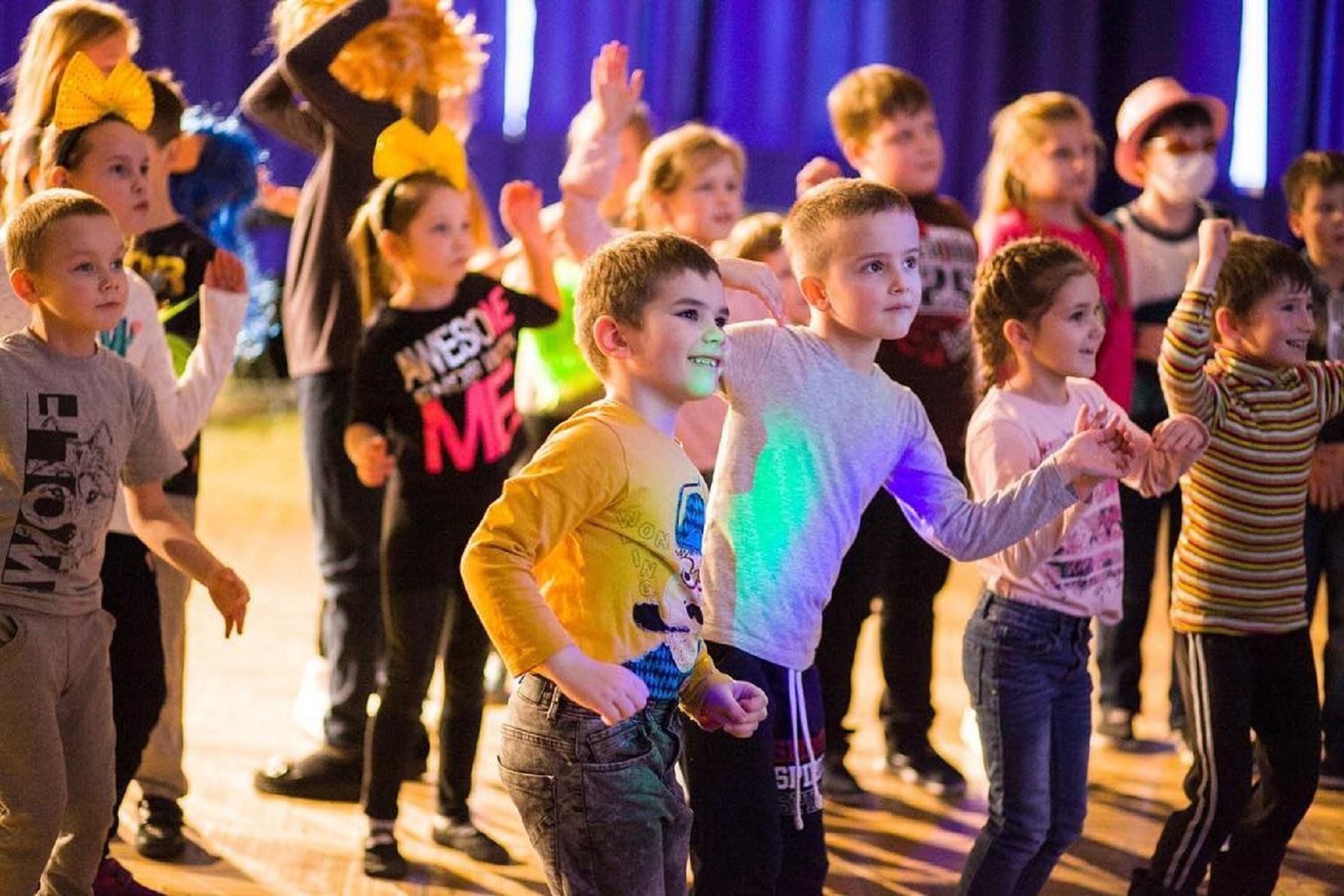 Развлекательная программа дискотека. Вечеринка для детей. Танцевальная вечеринка для детей. Игровая развлекательная программа. Детская дискотека афиша.