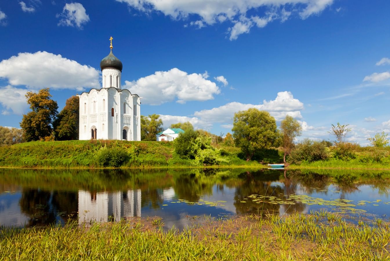 Какого года церковь. Храм Покрова на Нерли. Храм Покрова на Нерли во Владимире. Церкковьпокрова на Нерли. ЦЕРКОВЬПОКРОВА на Ерли.