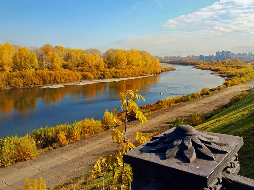 Вид на набережную реки Томи. Кемерово. Фотография: Алексей Цибаев / фотобанк «Лори»