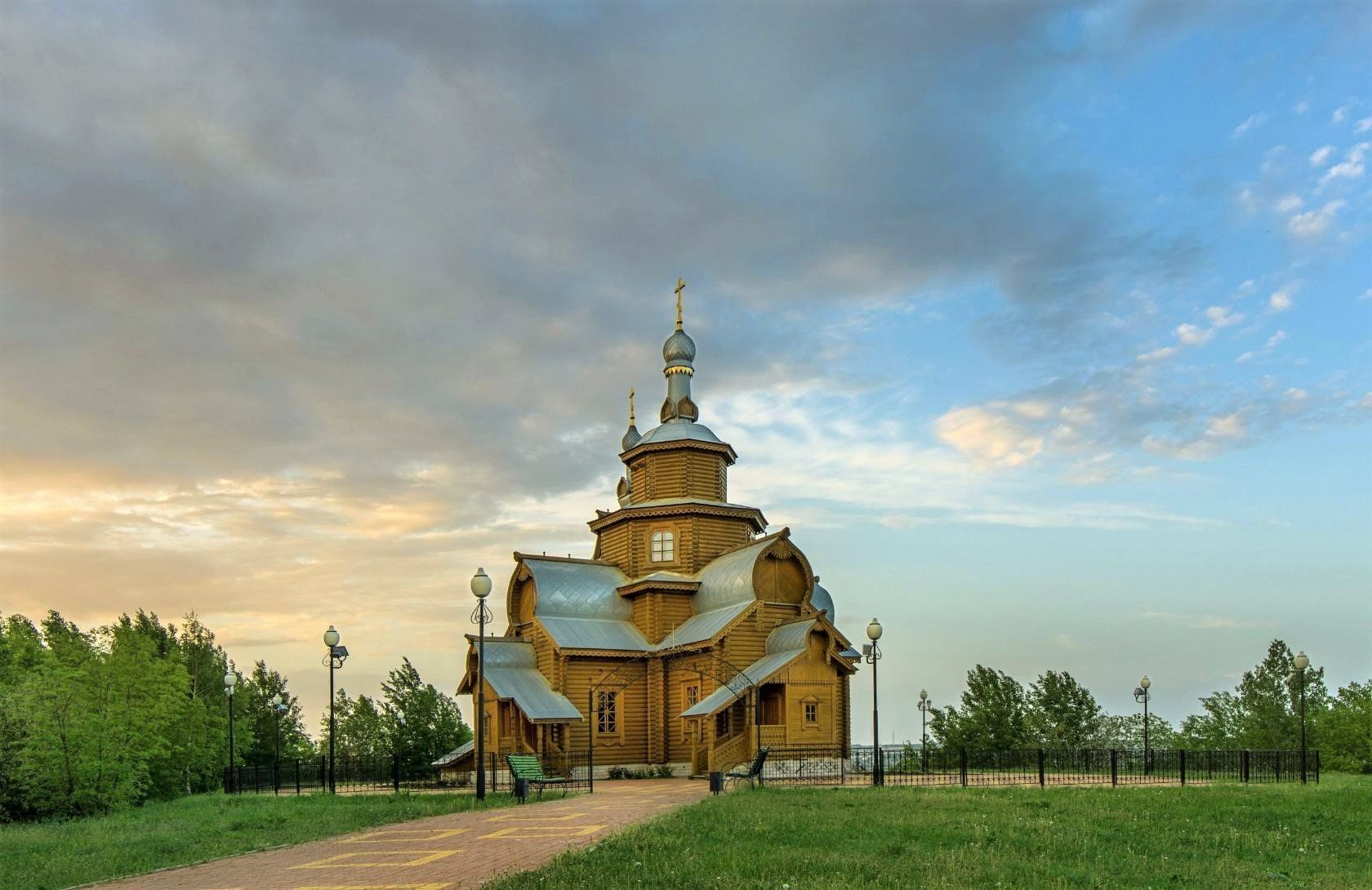 Валуйки храм