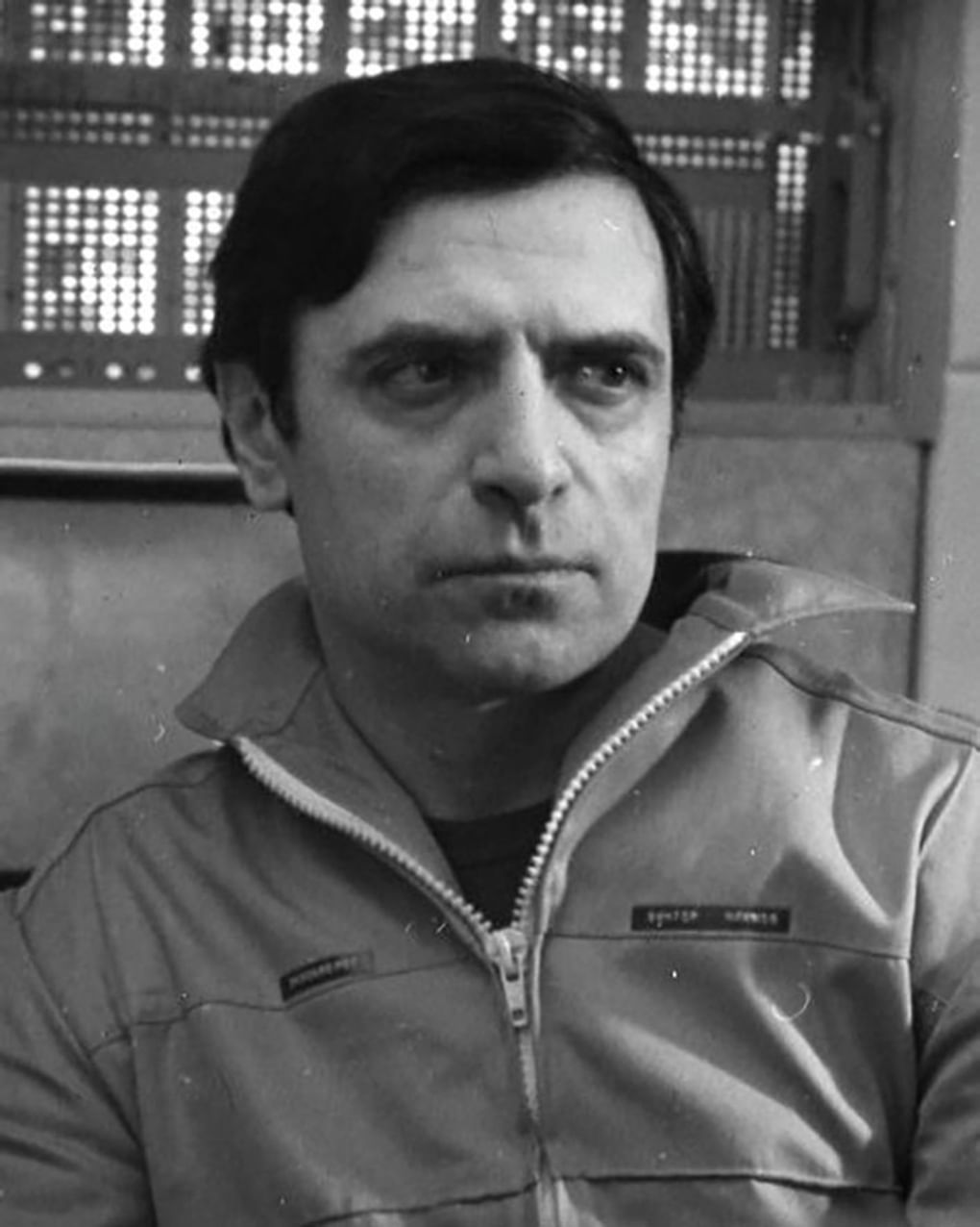 Александр Лазарев в роли Виктора Климова в научно-фантастическом фильме Ричарда Викторова «Через тернии к звездам» (1981)