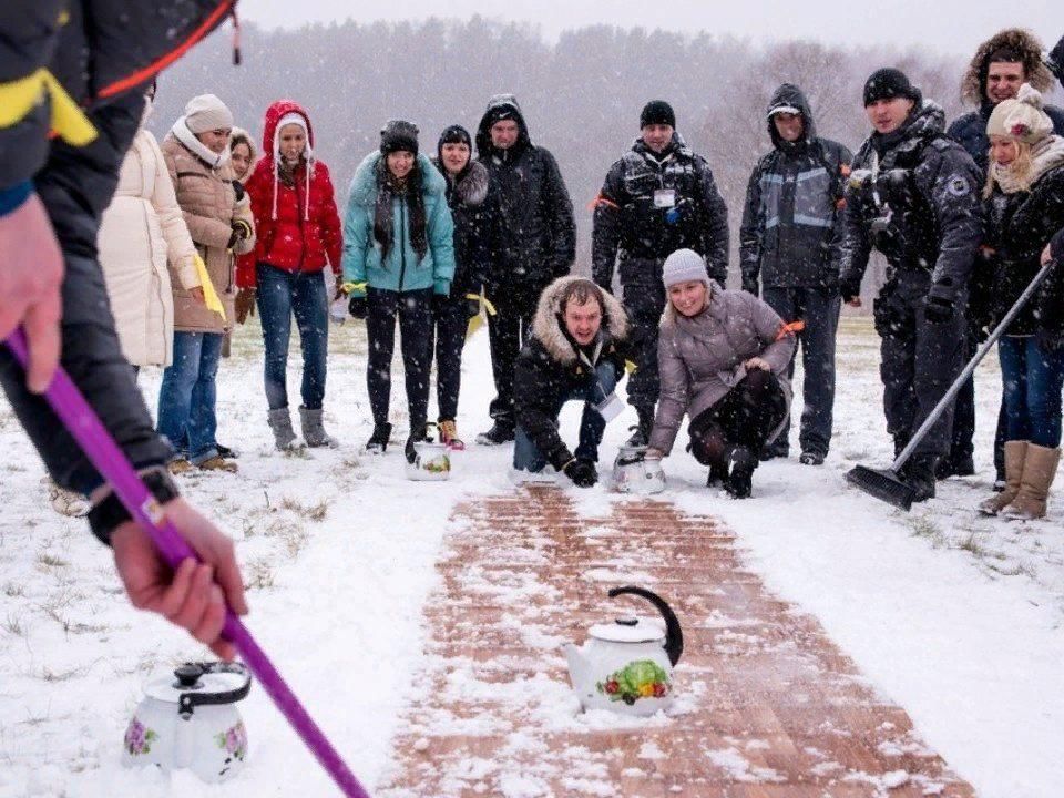 Зимняя квест игра. Зимние соревнования. Тимбилдинг зимой на природе. Соревнования на улице зимой. Зимний тимбилдинг для детей.