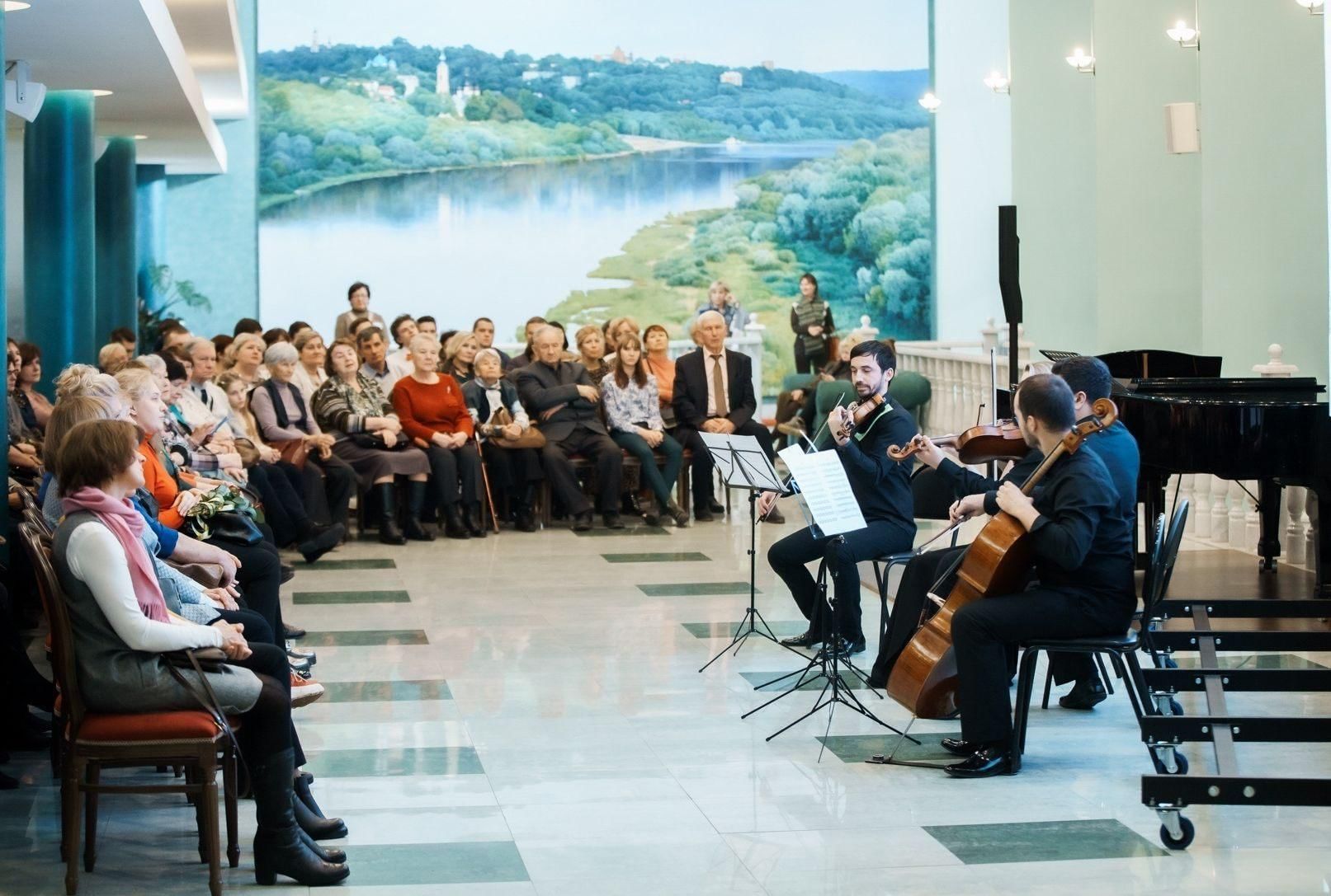 Концерт филармония калуга. Калужская филармония. Концерты Калуга. Калуга филармония фото. Место концерт Калуга.