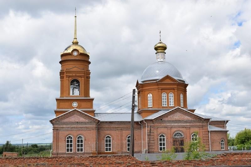 Погода бобрава беловский курской. Храм Покрова Пресвятой Богородицы деревня Каменное. Церковь села Бобрава.