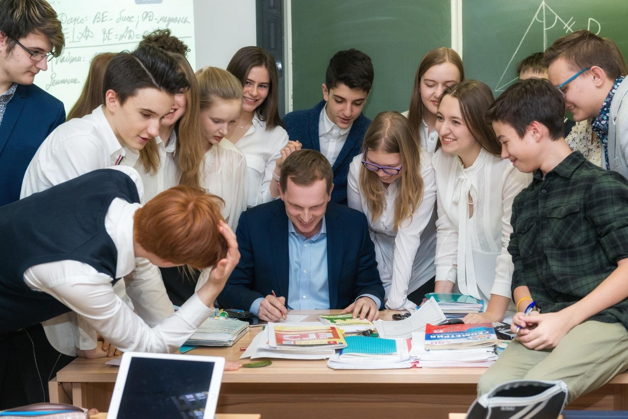 Образование преподавателя. Современная школа ученики. Учитель школы будущего. Школьники в современной школе. Современный учитель.