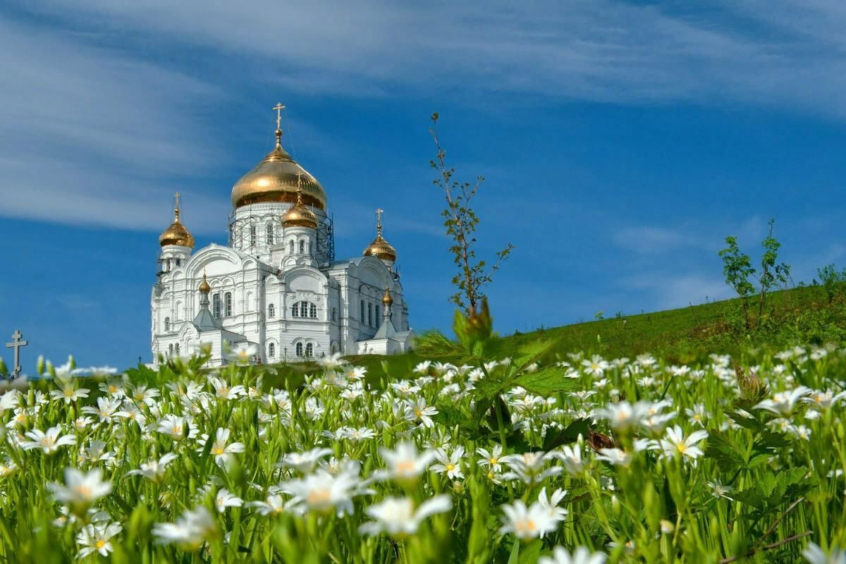 Фото церкви на фоне природы Внимая небесам" 2022, Отрадный - дата и место проведения, программа мероприятия.