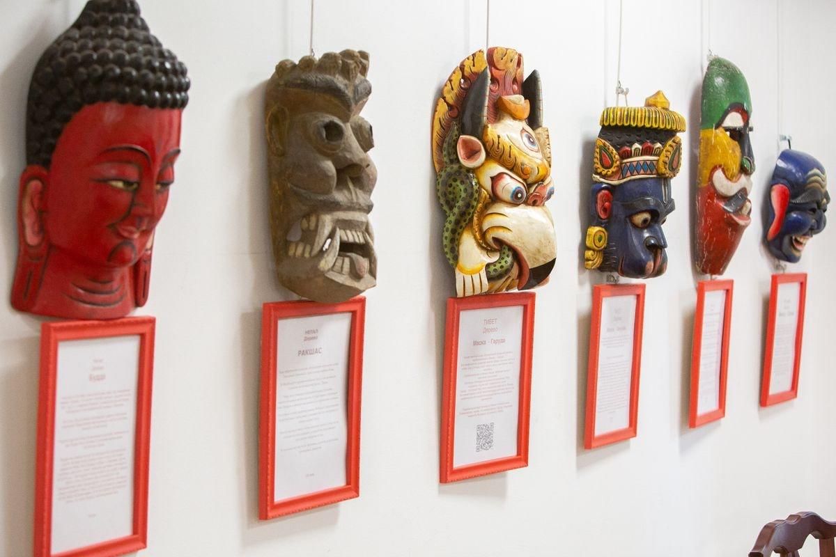 Искусные маски и оригинальные фигуры, воплощающие дух и культуру разных народов мира в клубе музея лекторий