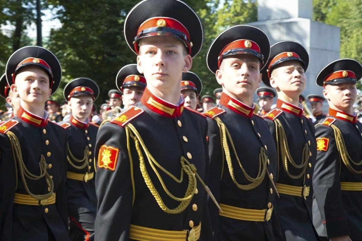 Кадеты суворовское. Кадеты суворовцы и нахимовцы. Форма кадетов Суворовского училища.